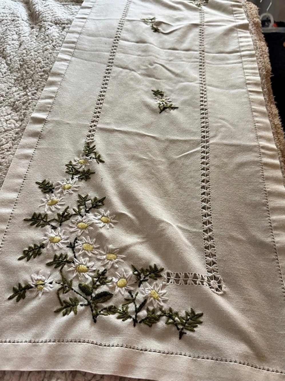 Vintage Embroidered Daisies Floral Linen Eyelet Cotton Table Runner